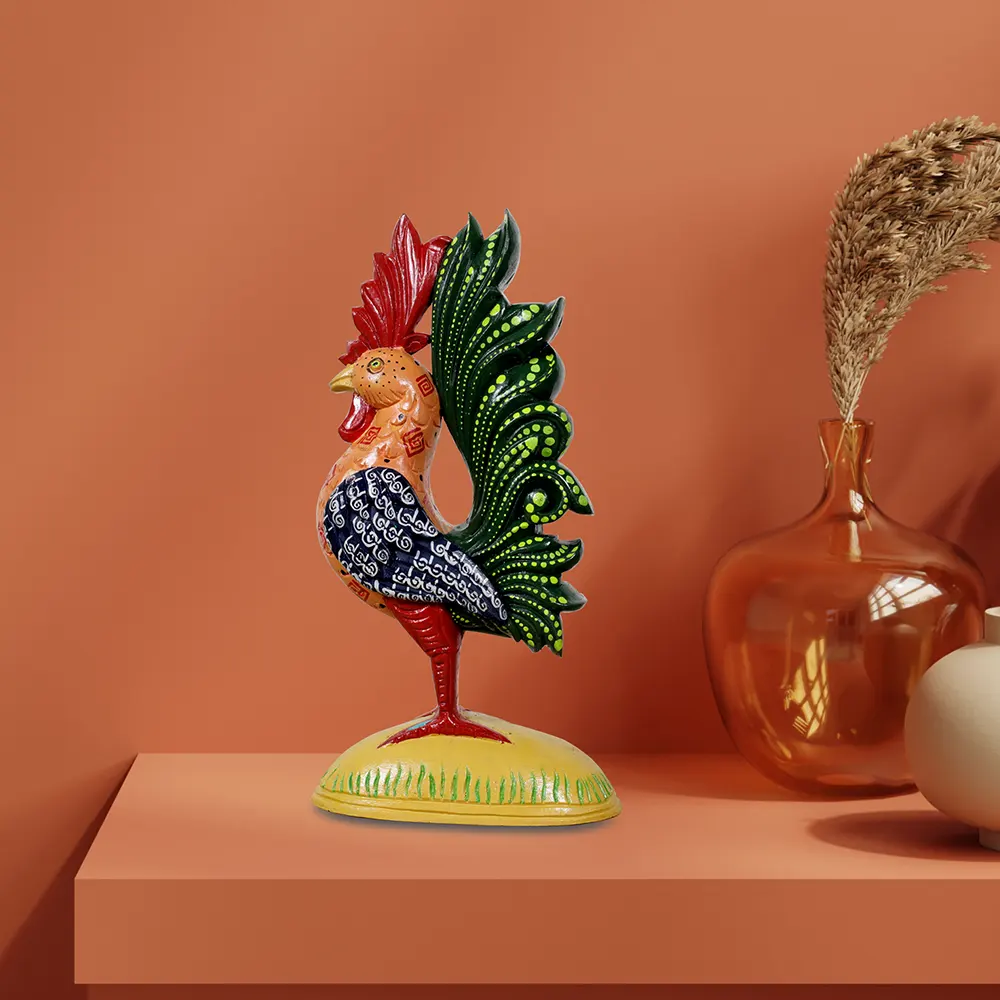 Hand carved wooden rooster in traditional colours - Parodarsh, image size:1000x1000